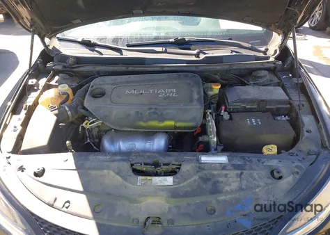 2015 Chrysler 200 S z USA, uszkodzony, nr VIN 1C3CCCBB0FN709726